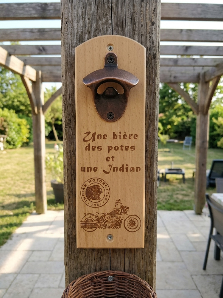 Décapsuleur mural